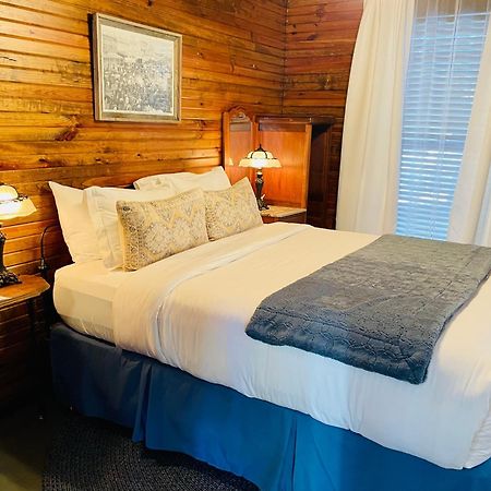 Dabbs Hotel Bed And Breakfast Llano 外观 照片
