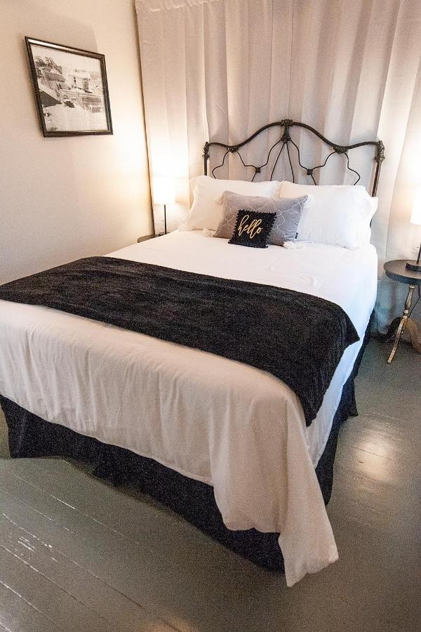 Dabbs Hotel Bed And Breakfast Llano 外观 照片