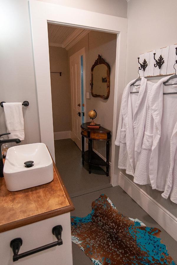 Dabbs Hotel Bed And Breakfast Llano 外观 照片