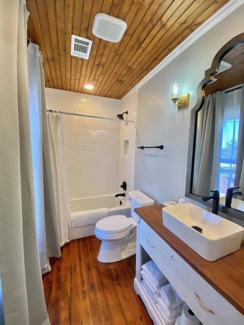 Dabbs Hotel Bed And Breakfast Llano 外观 照片