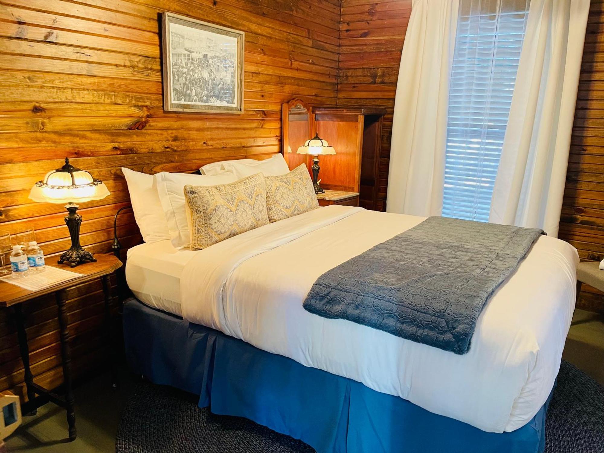 Dabbs Hotel Bed And Breakfast Llano 外观 照片