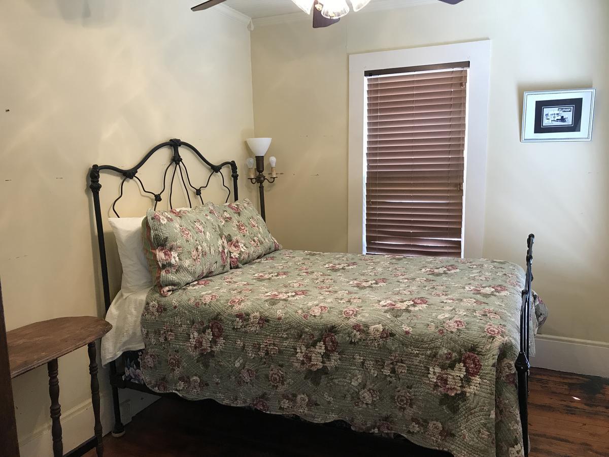 Dabbs Hotel Bed And Breakfast Llano 外观 照片