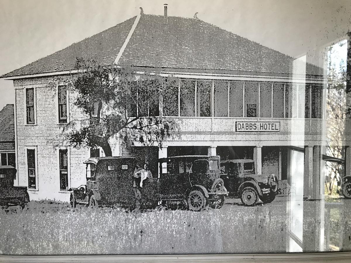 Dabbs Hotel Bed And Breakfast Llano 外观 照片
